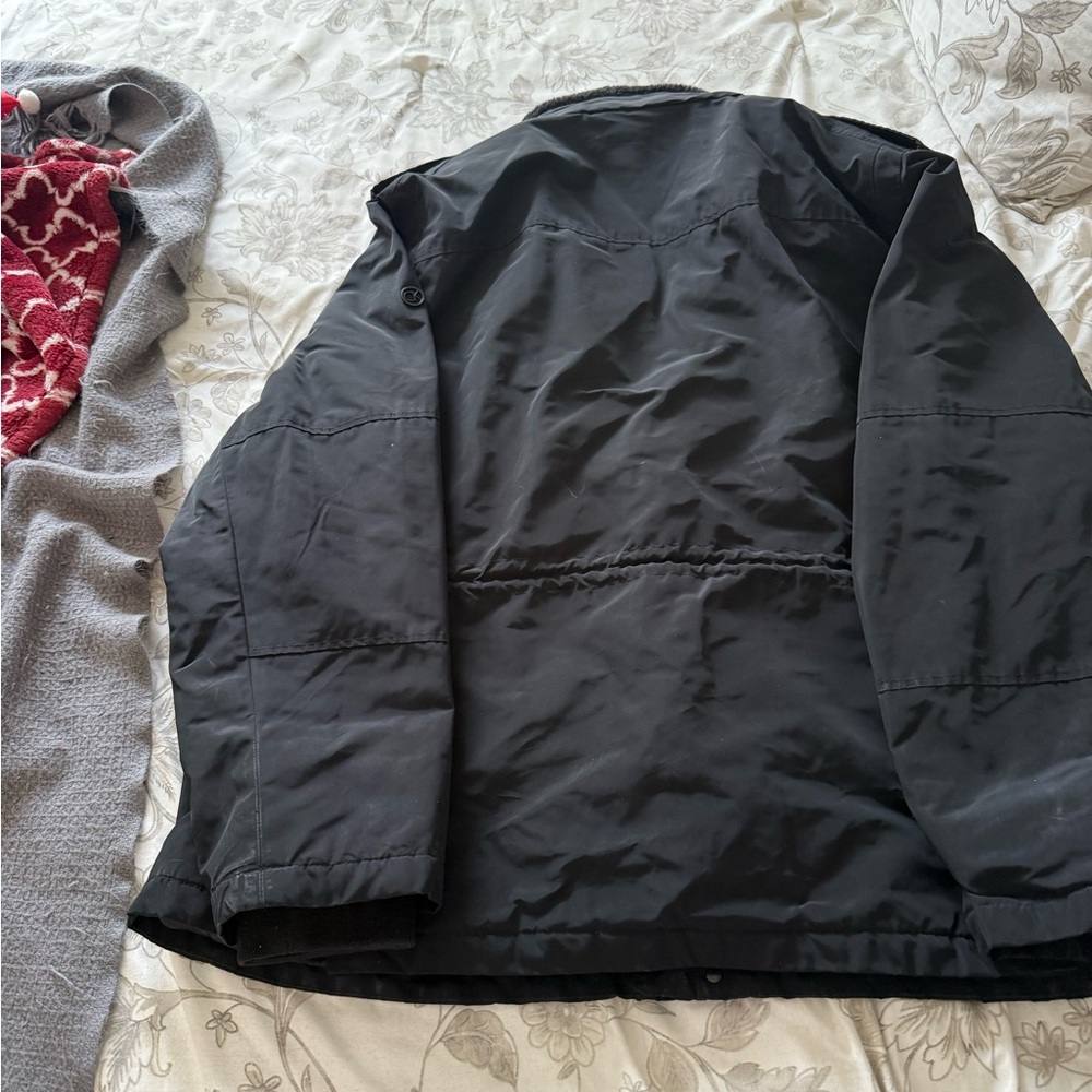 Guess Black Men's Performance Jacket with Subtle Stitching